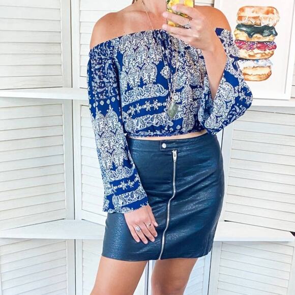 Altar'd State blue and white off the shoulder crop top - Picture 3 of 11